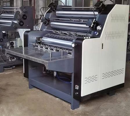 Μηχανή laminating ενισχυμένη με βάρος 3000kg για laminating φύλλα χαρτονιού με φλάουτα